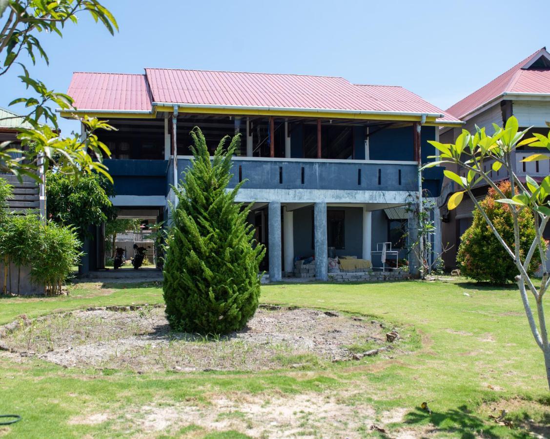 Yuni Surf House Apartment Lagudri Ngoại thất bức ảnh
